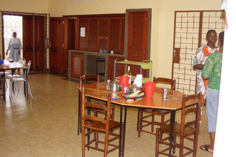 Monastère Saint-Joseph de Toffo Tf salle a manger 2 768x512