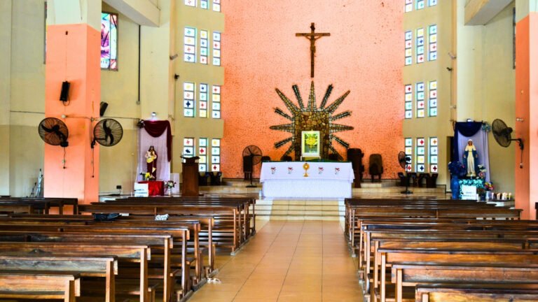 Sanctuaire diocésain d’adoration perpétuelle Christ-Roi de Cotonou Interieur du Sanctuaire AP Agla 768x432