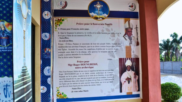 Sanctuaire diocésain d’adoration perpétuelle Christ-Roi de Cotonou Le mure des indulgences Sanctuaire AP Agla 2 768x432