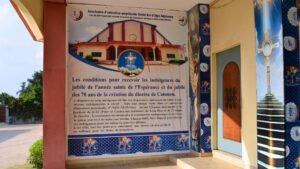 Sanctuaire diocésain d’adoration perpétuelle Christ-Roi de Cotonou Le mure des indulgences Sanctuaire AP Agla 300x169