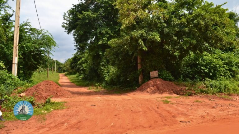 Monastère Bénédictin Mont Thabor – Hékanmè (Zè) Ruelle menant au monastere de hekanme 768x432